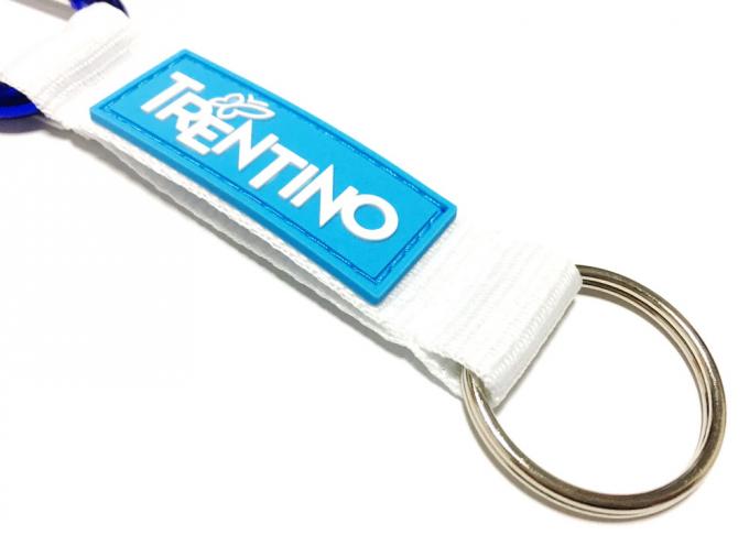 White Lanyard Sewing Rubber PVC Logo Custom Carabiner Keychain For Simple Brand